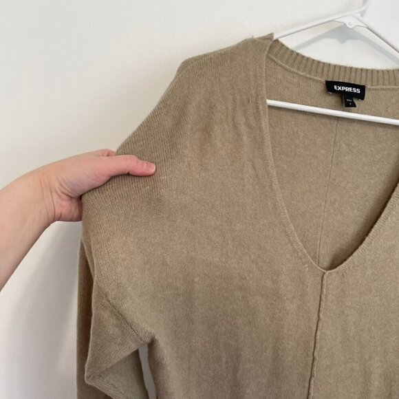 EXPRESS Solid Taupe Tan ? Deep V-Neck Long Sleeve Dolman Sleeve Slouchy Sweater - Picture 14 of 14